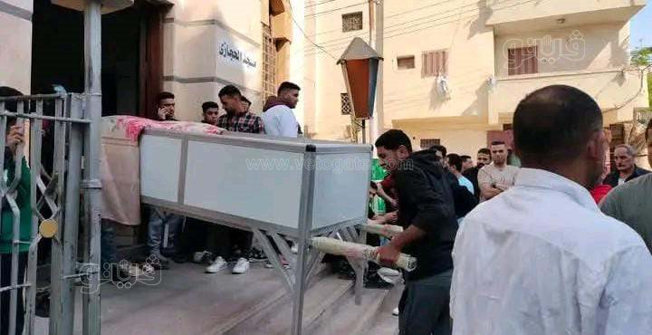 زملائها يحملون نعشها،فيتو