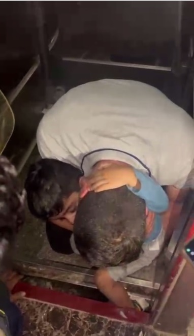 <strong>الشرطة تنقذ إنقاذ طفل علقت قدمه داخل مصعد سكني بالإسماعيلية </strong>