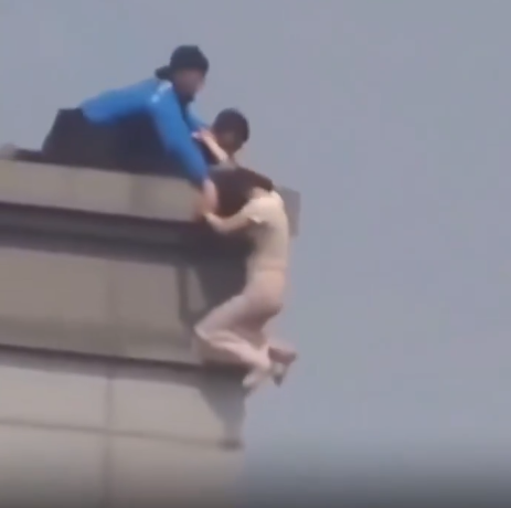 معجزة شعر الفتاة تنقذها من الموت، فيتو