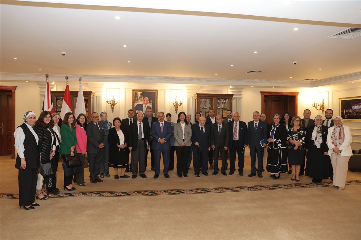 ندوة أزمة نظام التجارة بالجامعة البريطانية