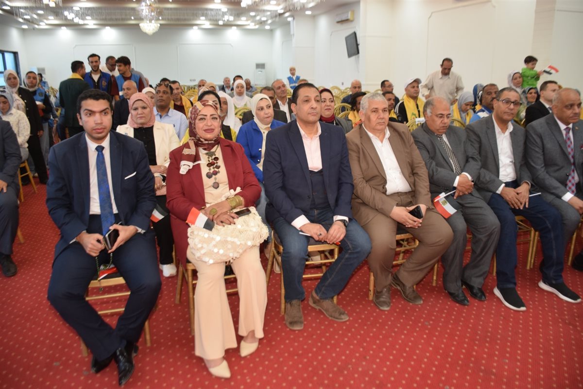 تكريم رموز العمال والنقابيين ببني سويف