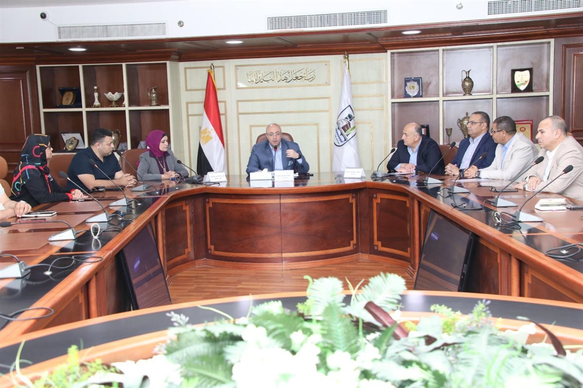 محافظ بني سويف يشهد توقيع بروتوكول