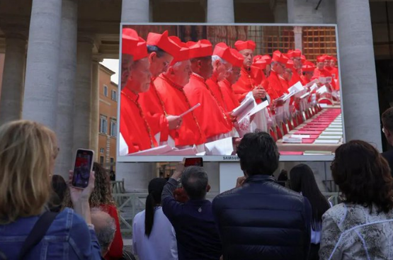 الكرادلة يختارون البابا الجديد، فيتو