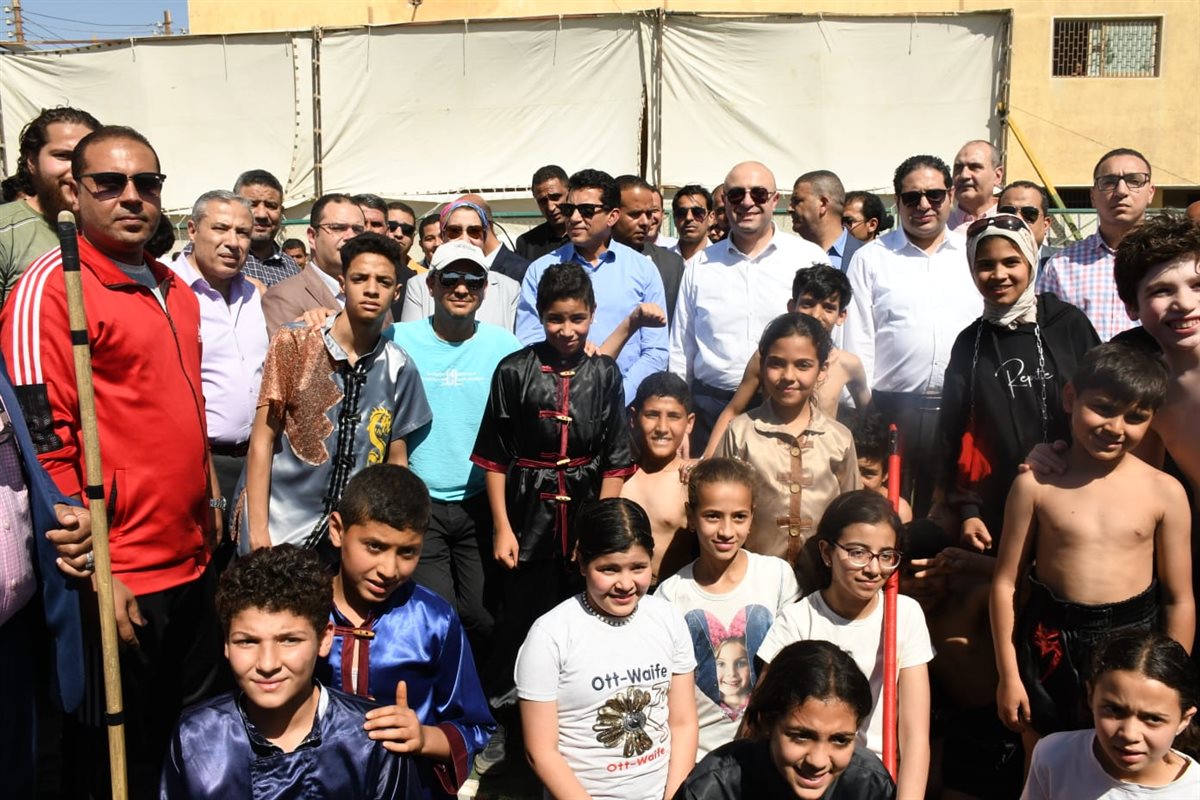 أشرف صبحي يفتتح حمام سباحة نصف أولمبي وملعب خماسي بمركز شباب مدينة ناصر