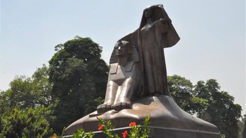 تمثال نهضة مصر بالجيزة 