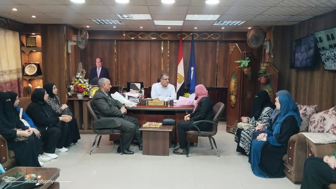 وكيل الوزارة يستقبل أولياء أمور طلاب التعليم المزدوج