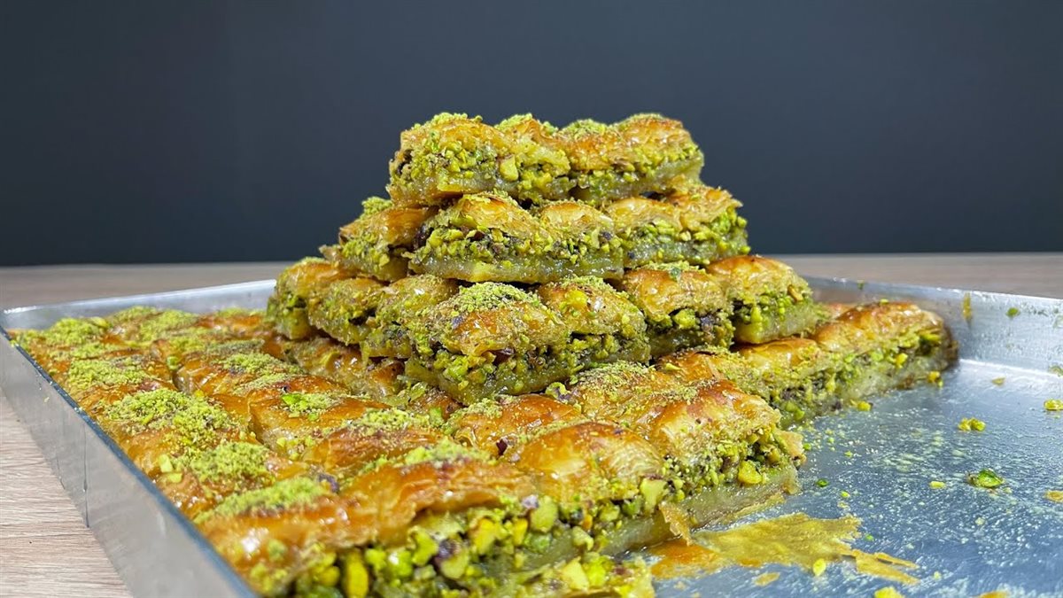 طريقة عمل البقلاوة بالفستق