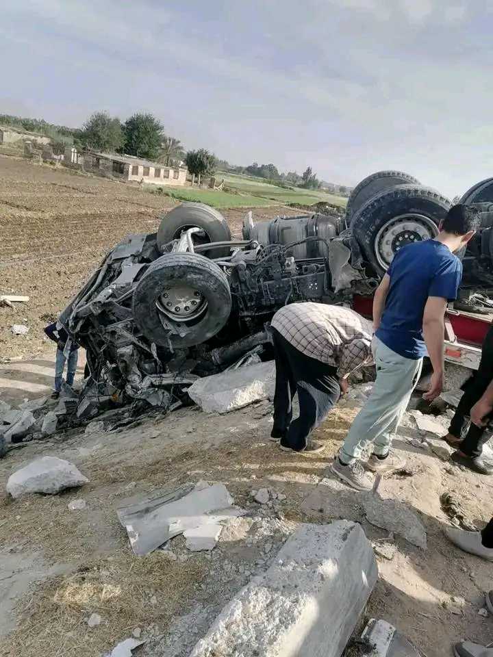  مصرع وإصابة 4أشخاص بحادث تصادم في الشرقية،فيتو