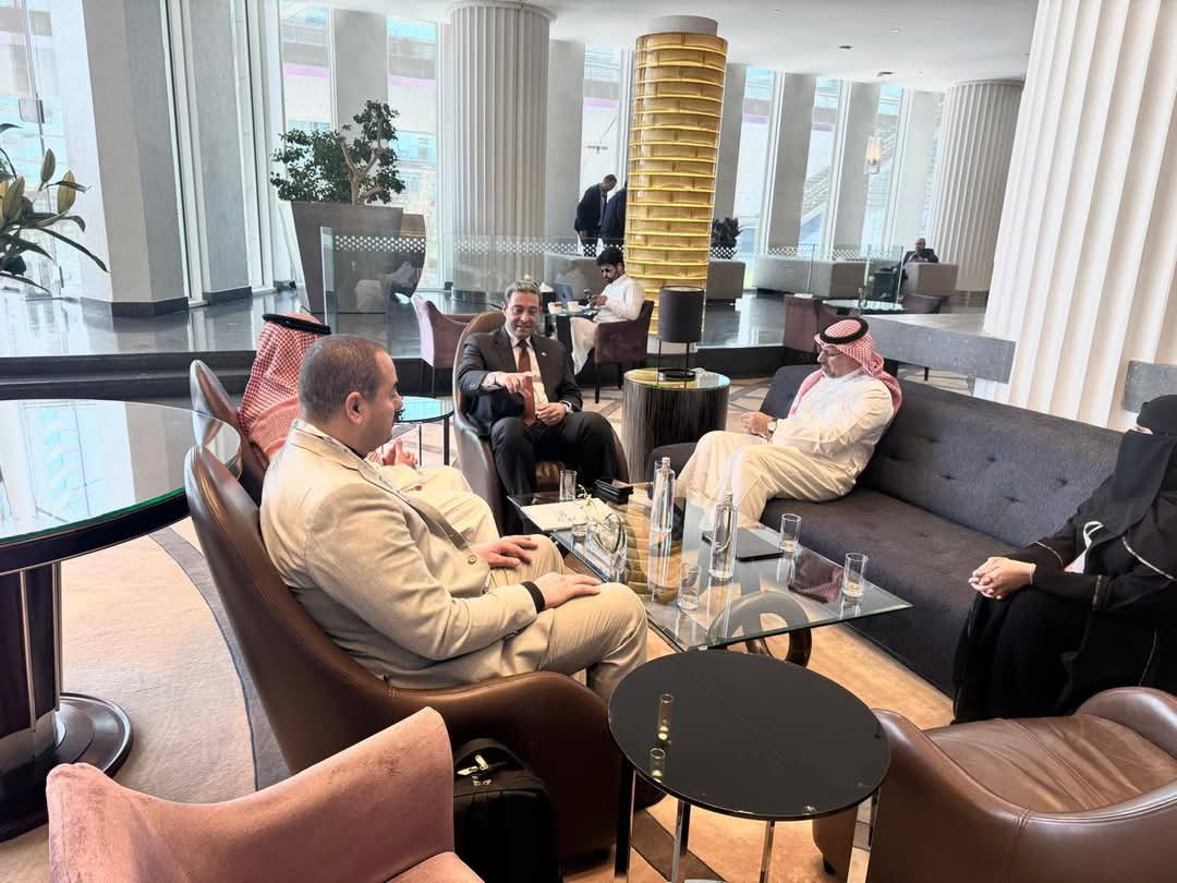 محافظ دمياط مع مع وفد من الصندوق السعودي للتنمية