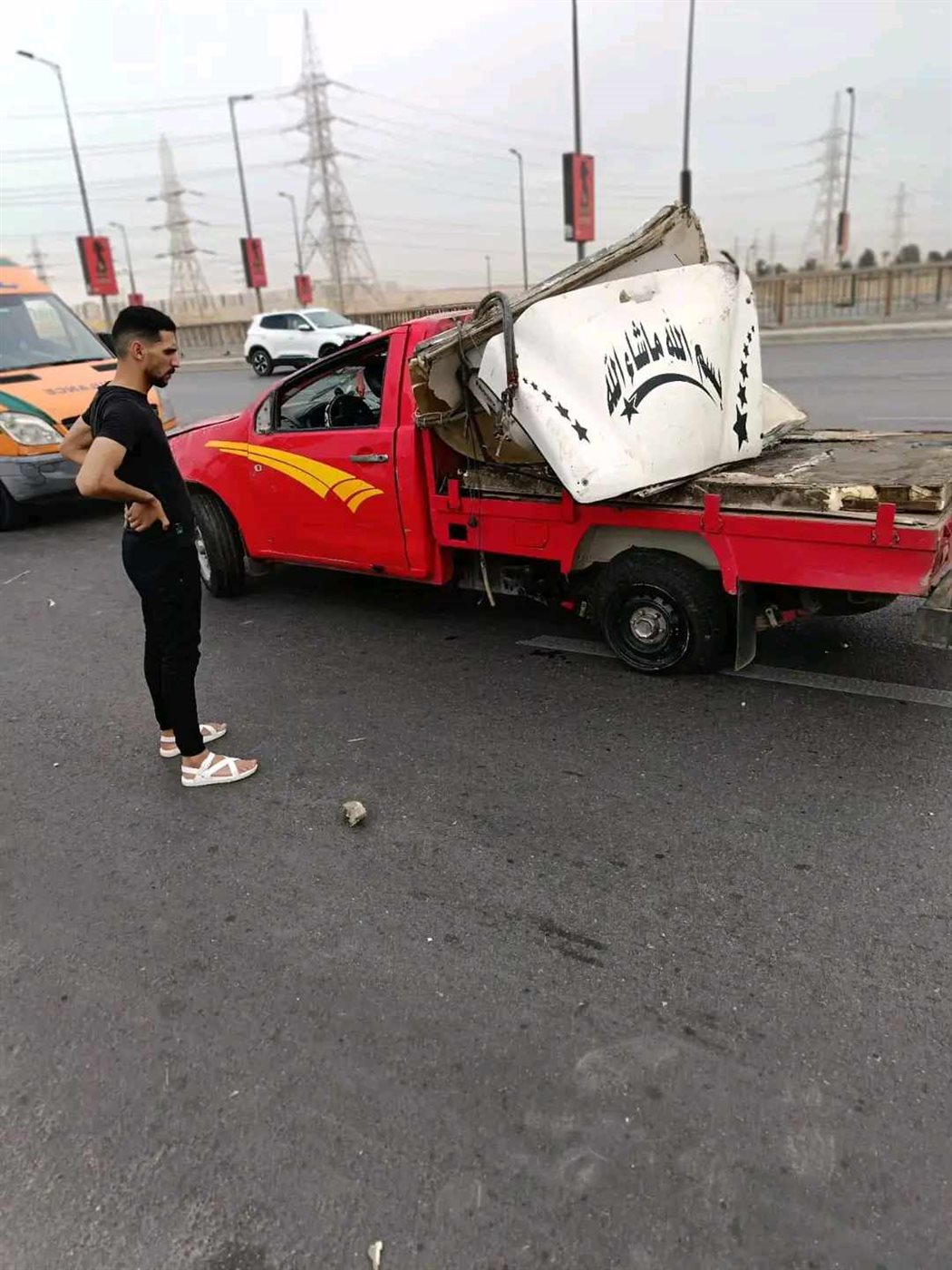 انقلاب سيارة ربع نقل اعلي كوبري بالعاشر من رمضان،فيتو