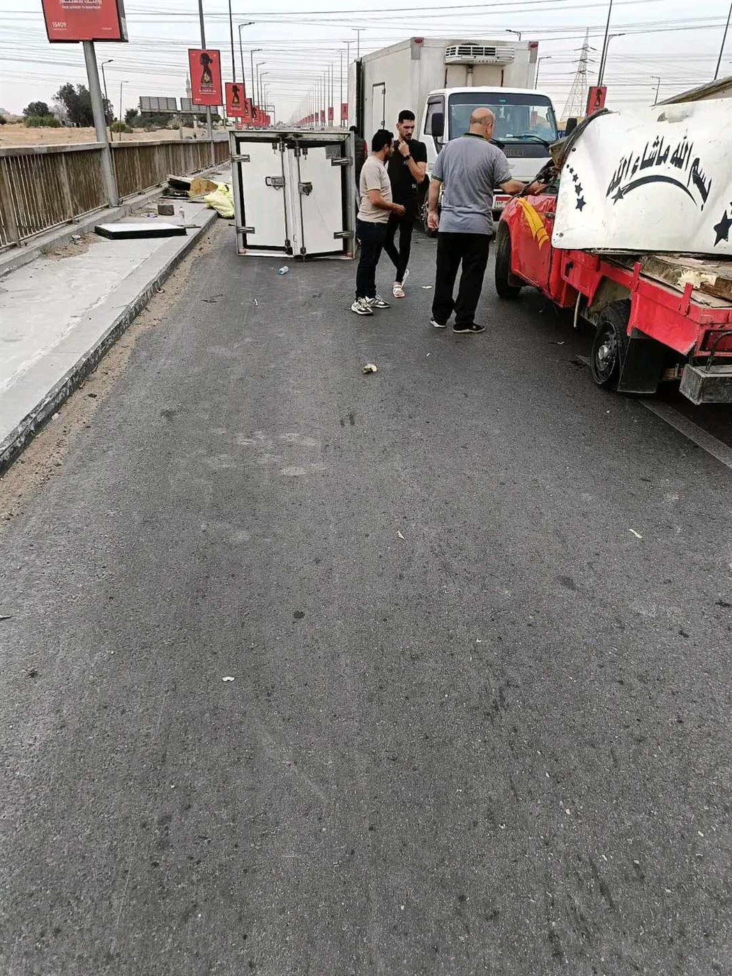 انقلاب سيارة ربع نقل اعلي كوبري بالعاشر من رمضان،فيتو