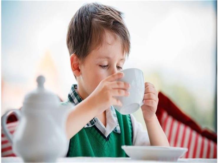 أضرار شرب الشاي على الأطفال وبدائل صحية له