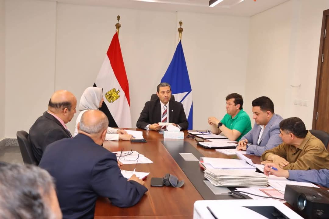 محافظ دمياط يتابع تطورات ملف تقنين وضع اليد على الأراضي الزراعية