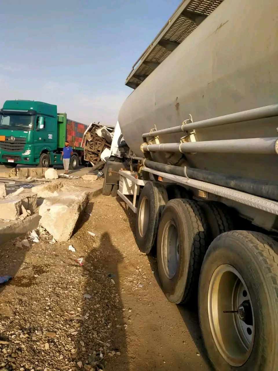 نزيف الاسفلت مستمر..اصابة 21 شخصا في حادث تصادم مروع بالشرقية،فيتو