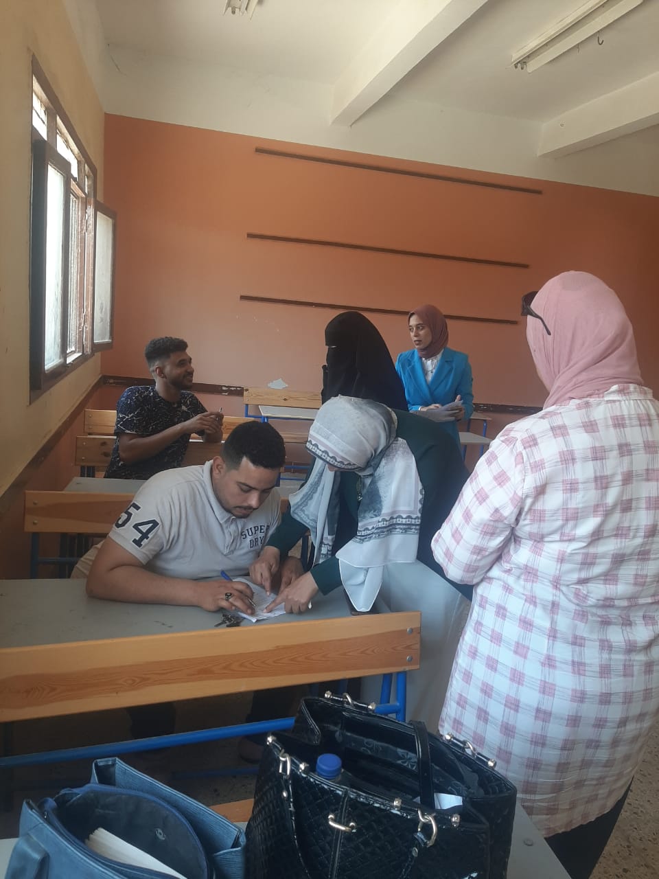 جانب من القافلة، فيتو