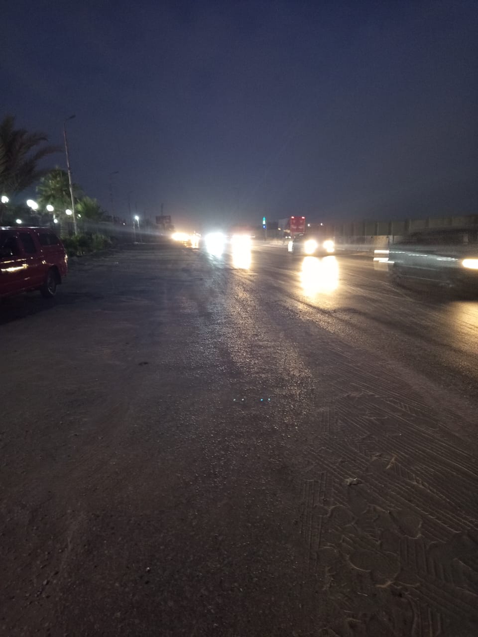 انقلاب سيارة نقل بطريق