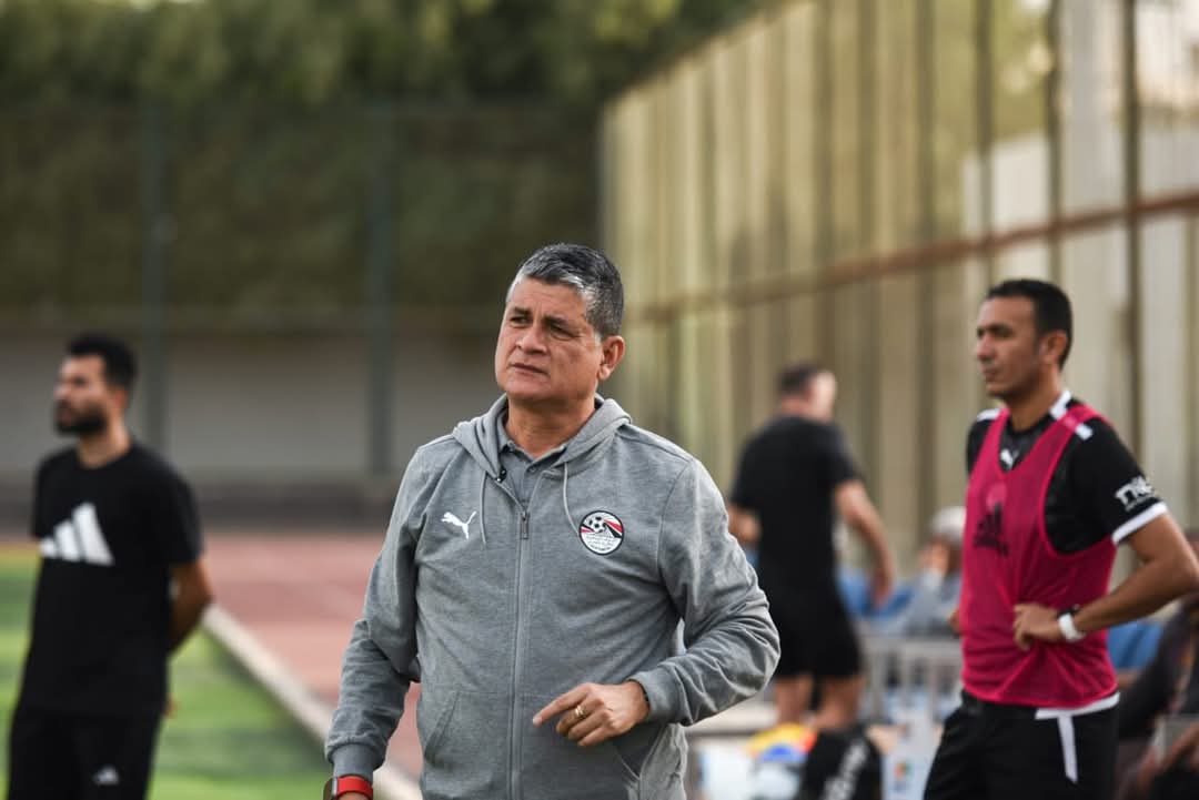 أوسكار رويز رئيس لجنة الحكام باتحاد الكرة، فيتو