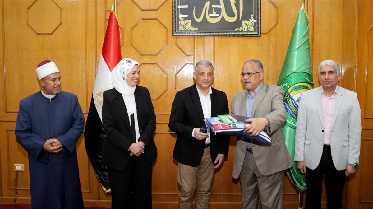 جانب من مراسم التسليم، فيتو