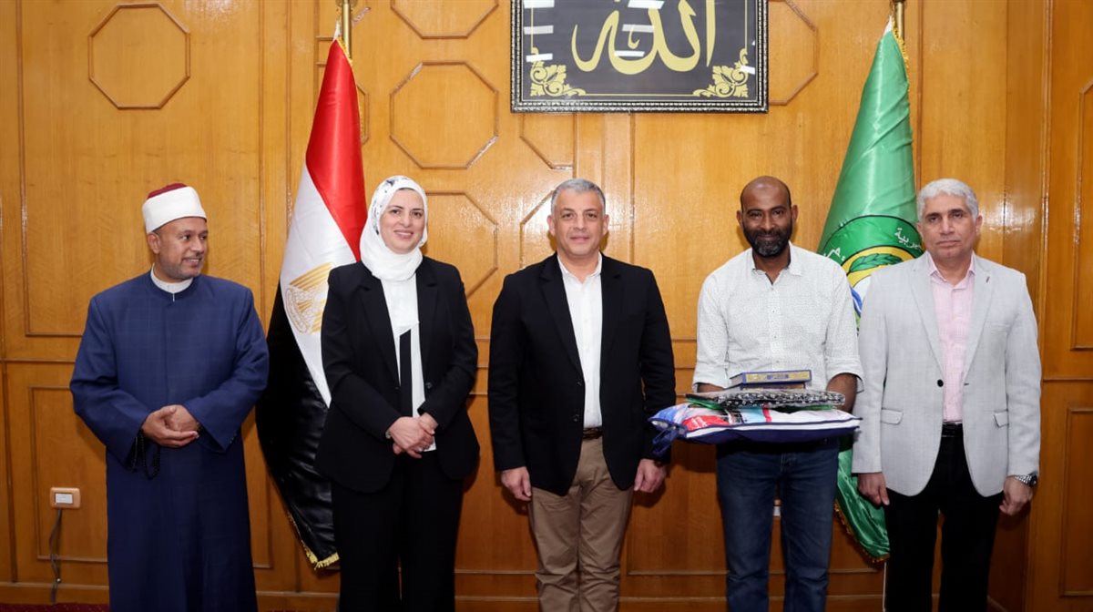 جانب من مراسم التسليم، فيتو