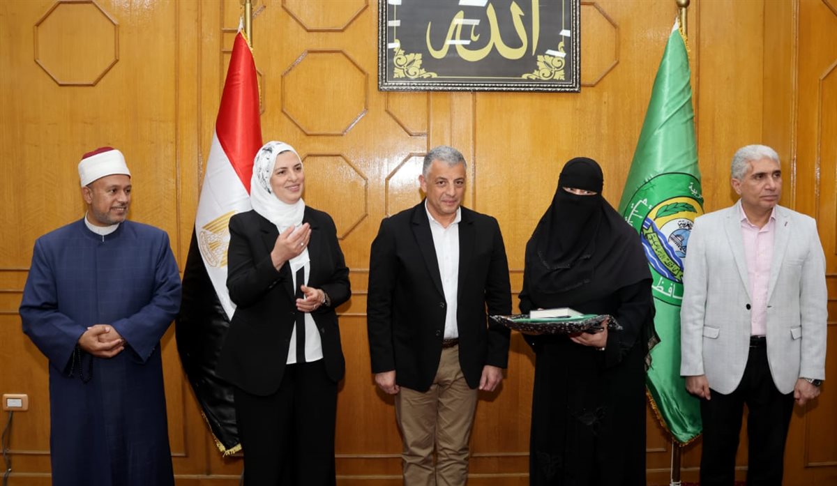 جانب من مراسم التسليم، فيتو