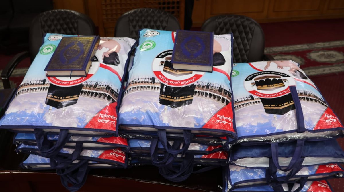 جانب من مراسم التسليم، فيتو