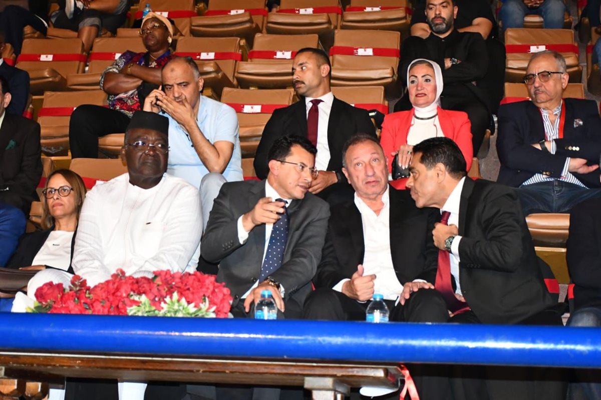 أشرف صبحي يشهد افتتاح كأس الكؤوس الإفريقية لكرة اليد