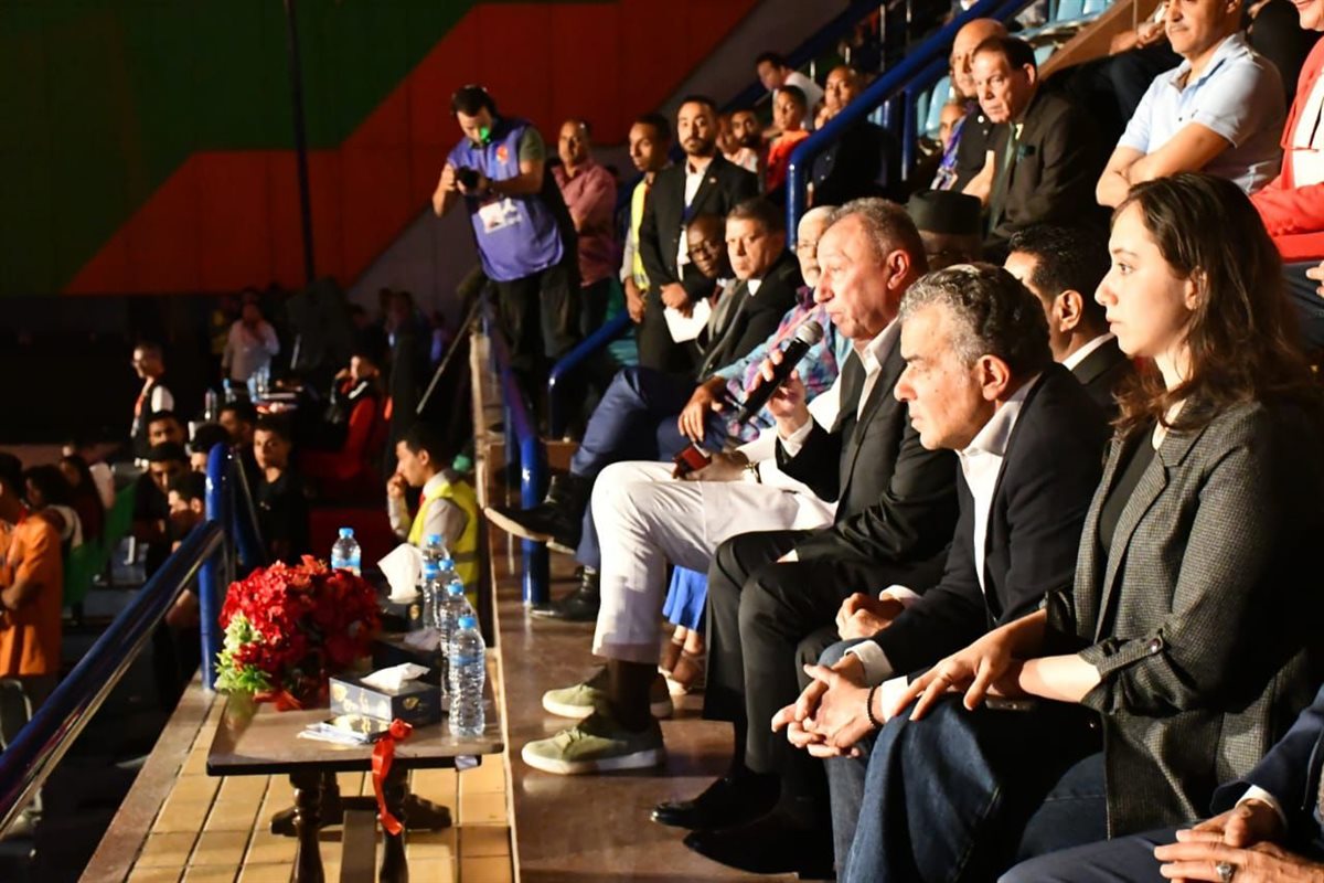 أشرف صبحي يشهد افتتاح كأس الكؤوس الإفريقية لكرة اليد