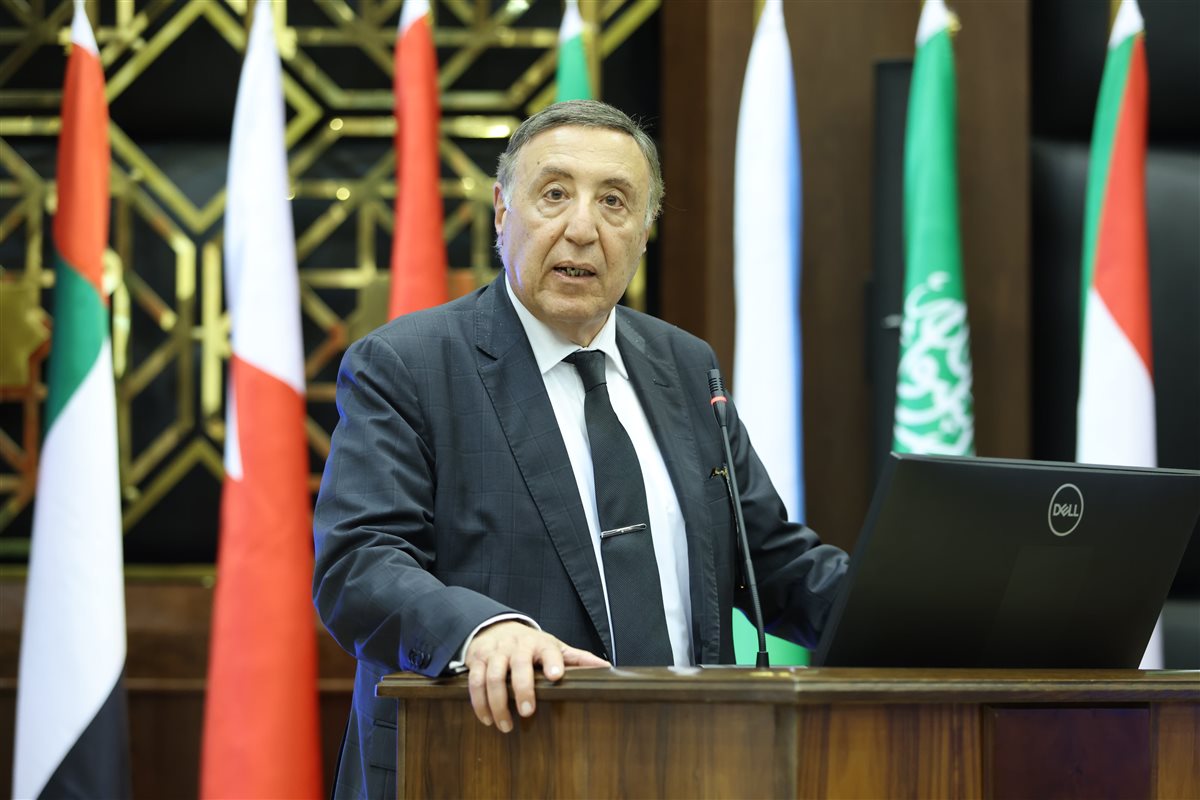 رئيس المحكمة الدستورية يزور الأكاديمية العربية