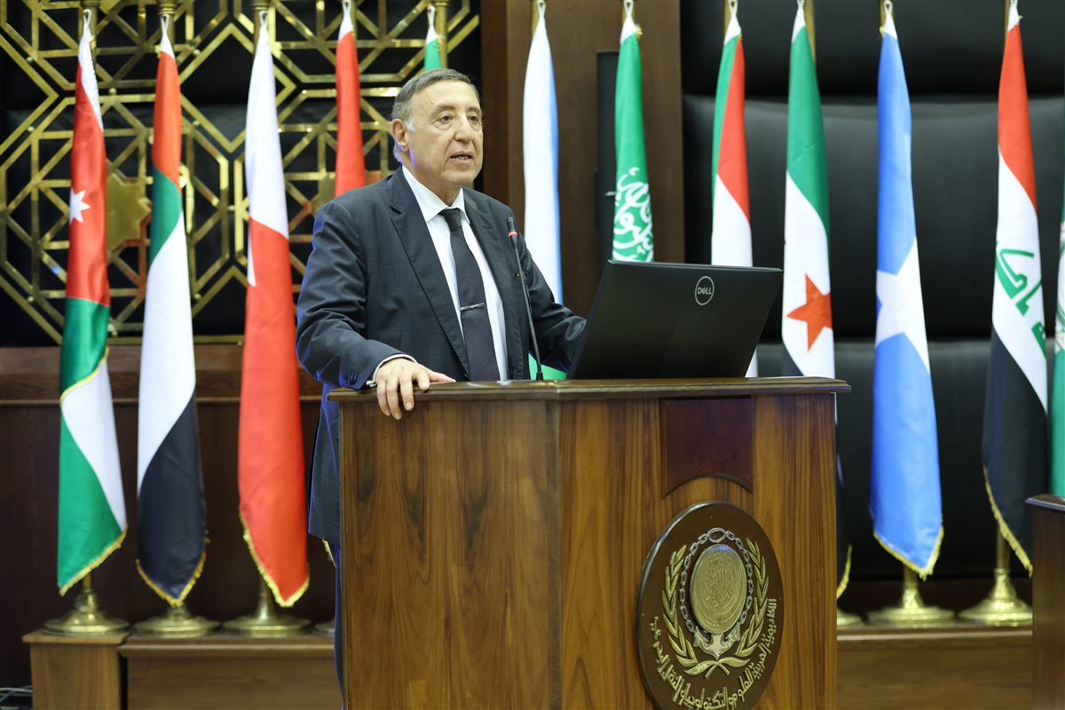 رئيس المحكمة الدستورية يزور الأكاديمية العربية