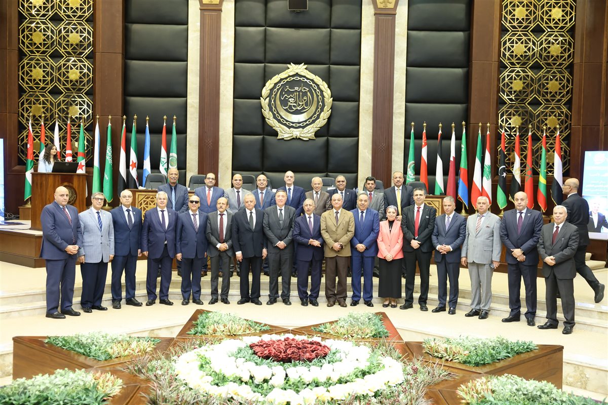 رئيس المحكمة الدستورية يزور الأكاديمية العربية