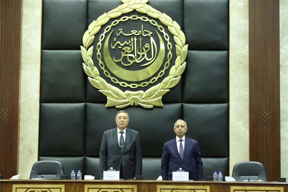 رئيس المحكمة الدستورية يزور الأكاديمية العربية