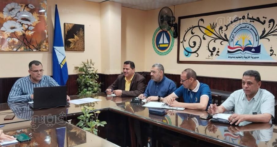 اجتماع وكيل الوزارة  مع مديري الإدارات التعليمية بجميع أنحاء المحافظة