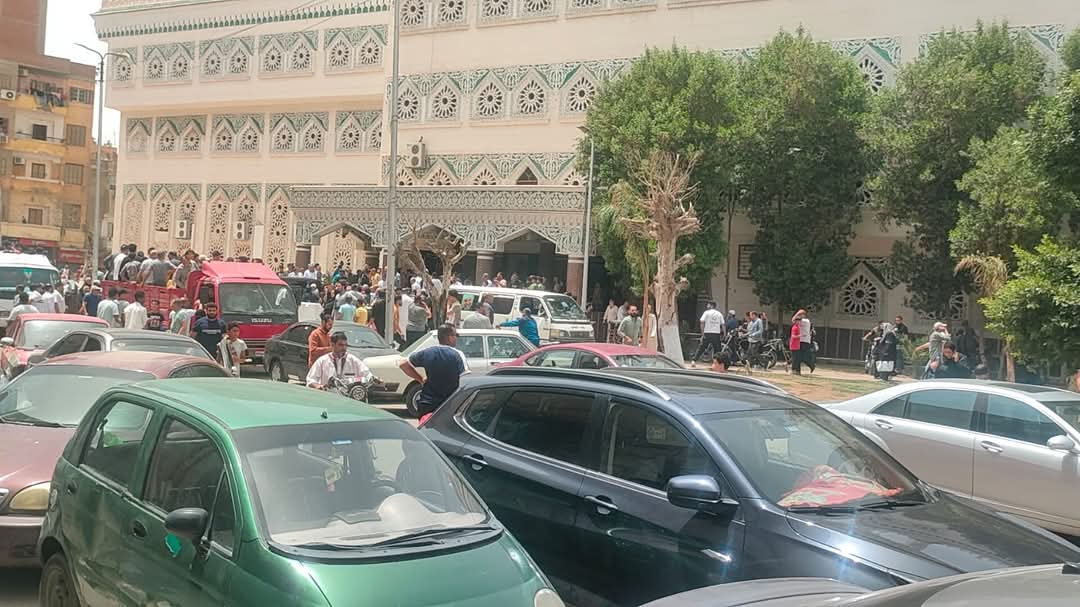 جانب من مراسم الجنازة، فيتو