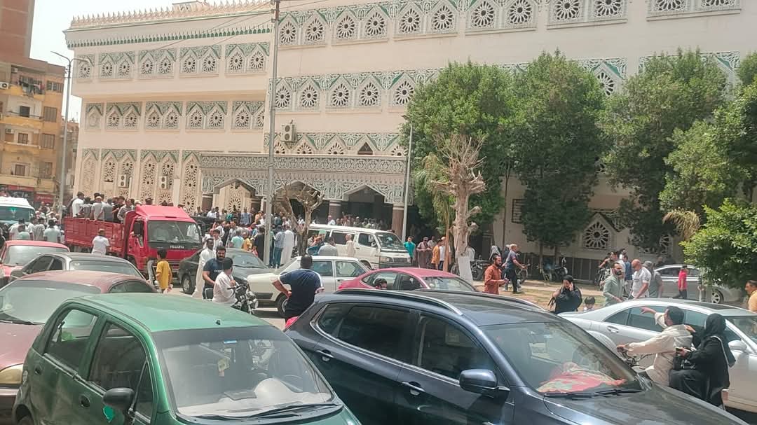 جانب من مراسم الجنازة، فيتو