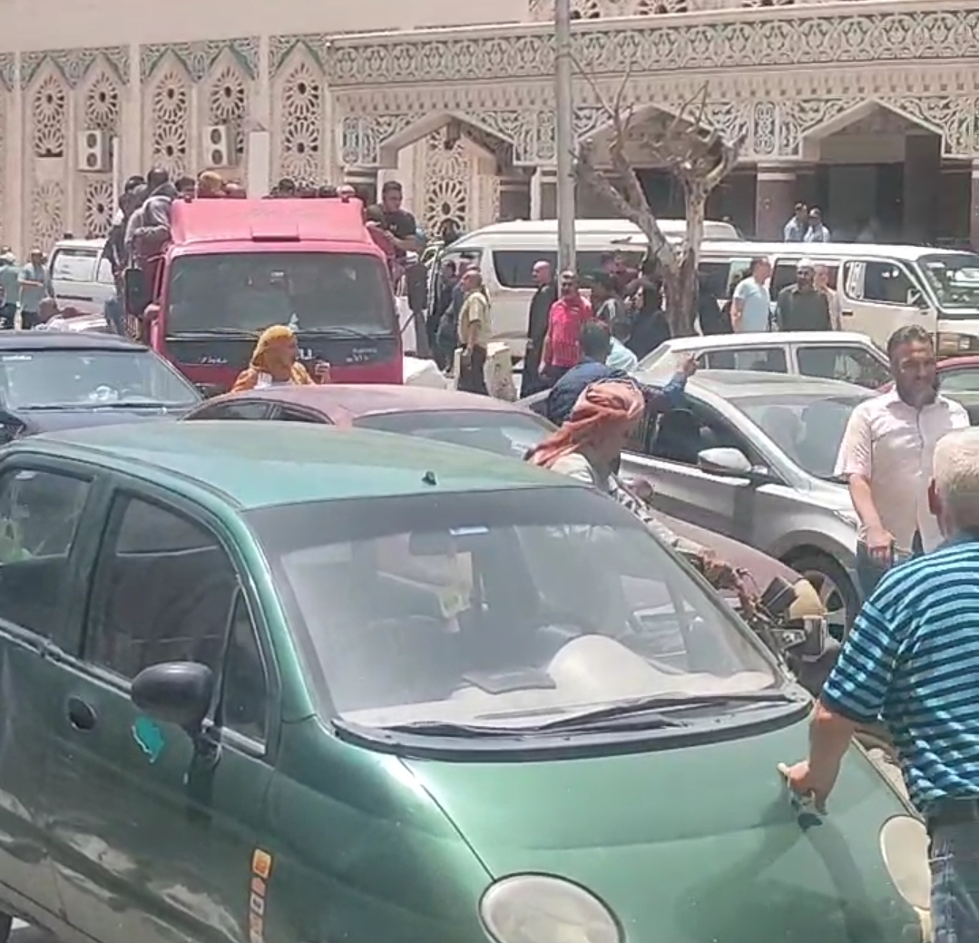 جانب من مراسم الجنازة، فيتو