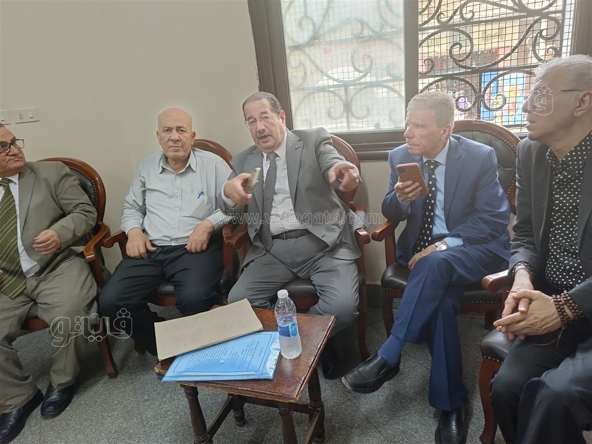 نقيب المحامين بالشرقية يراقب قرارات النقابة العامة بمحكمة جنايات الزقازيق، فيتو