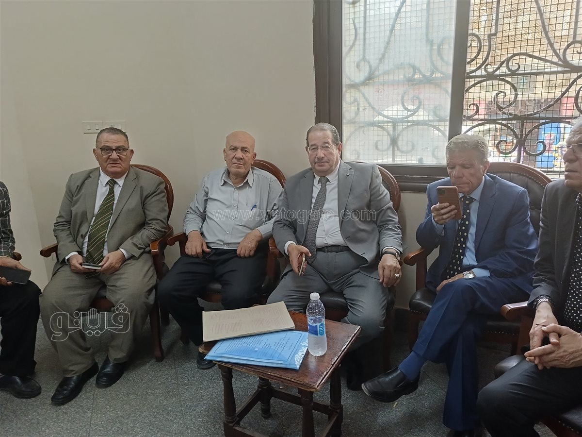 نقيب المحامين بالشرقية يراقب قرارات النقابة العامة بمحكمة جنايات الزقازيق، فيتو