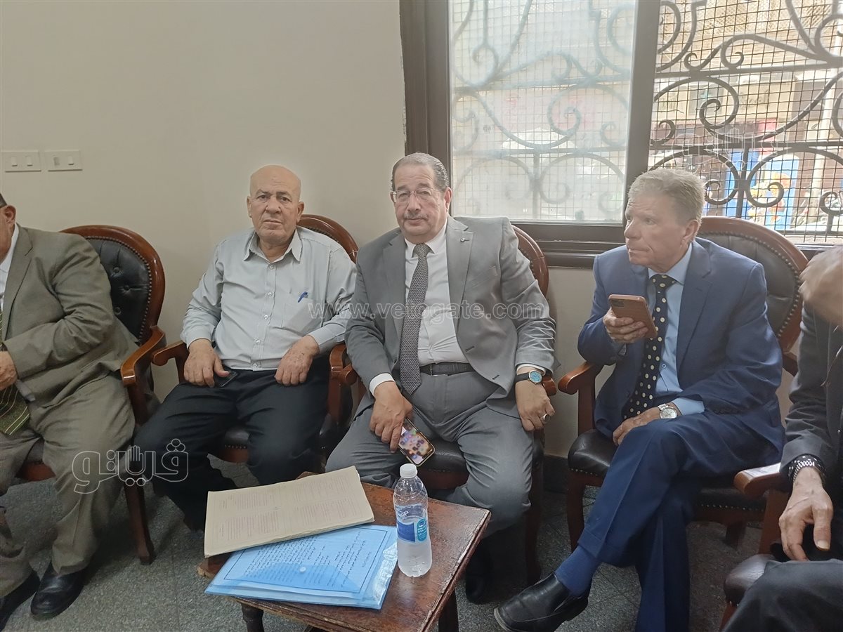 نقيب المحامين بالشرقية يراقب قرارات النقابة العامة بمحكمة جنايات الزقازيق، فيتو