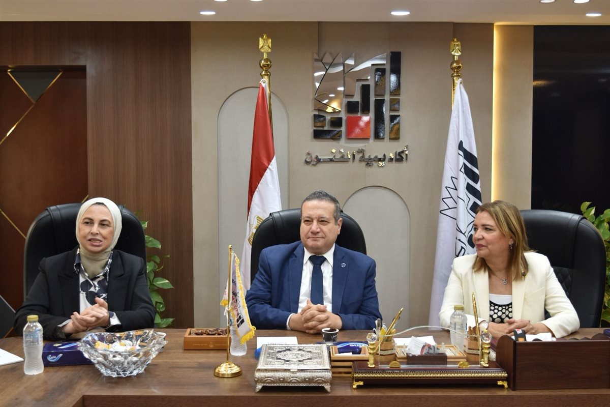 زيارة رئيس هيئة جودة التعليم لأكاديمية الفنون