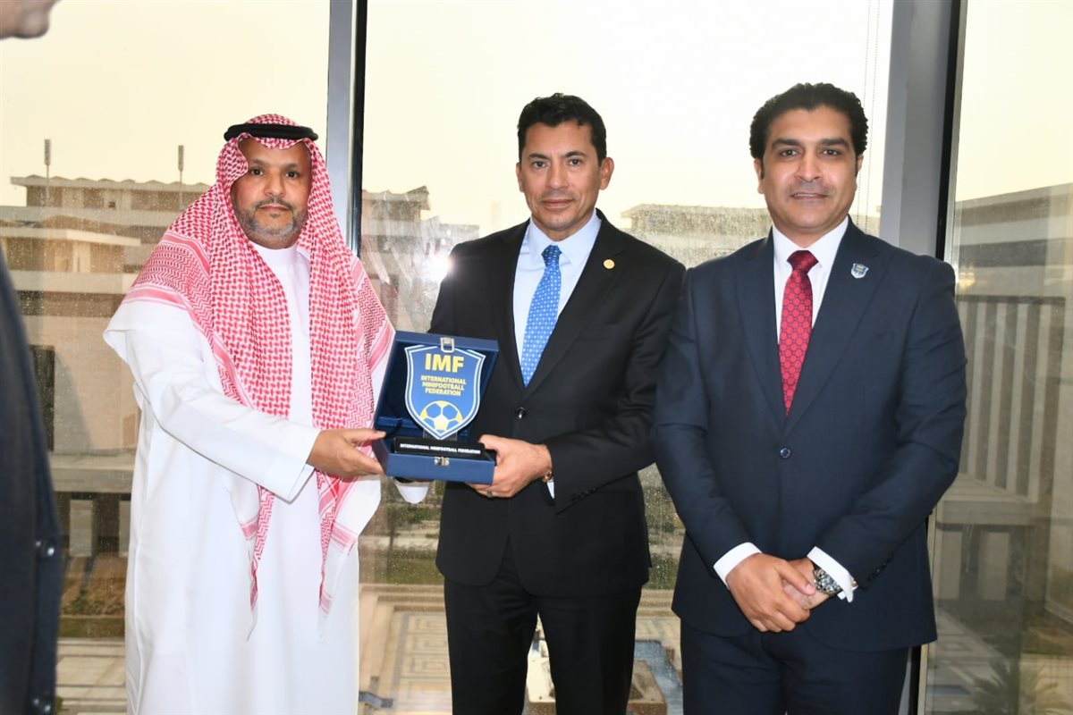 وزير الشباب والرياضة يلتقي رئيس الاتحاد الدولي للميني فوتبول