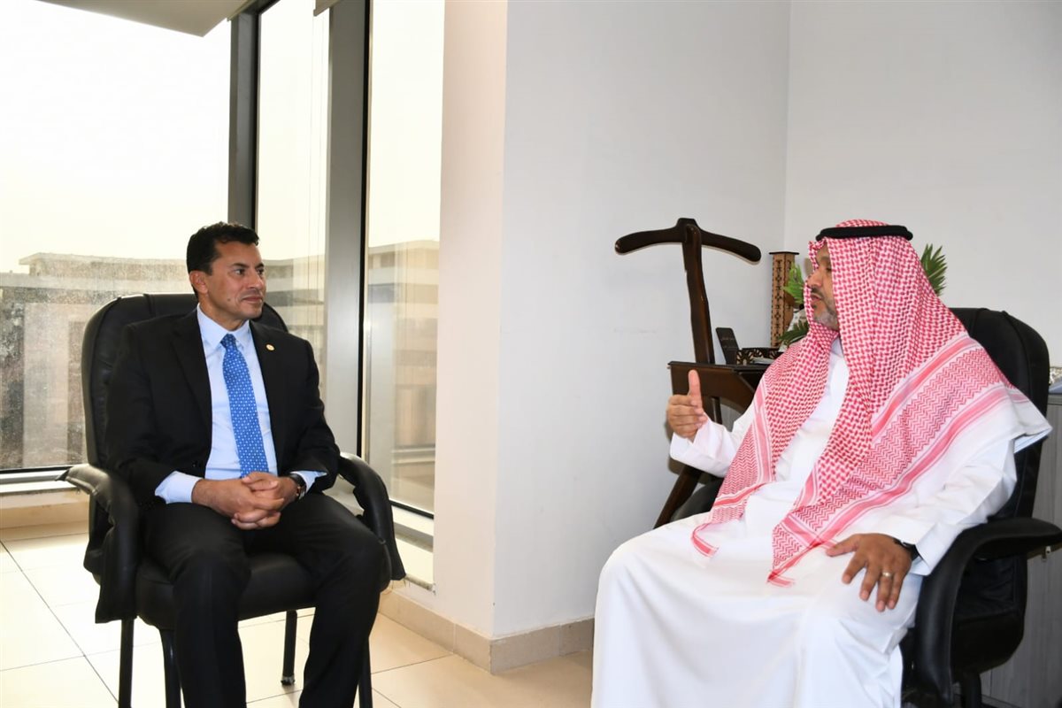 وزير الشباب والرياضة يلتقي رئيس الاتحاد الدولي للميني فوتبول، فيتو 