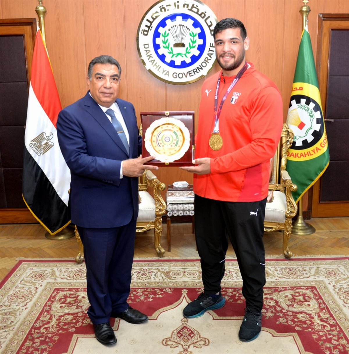 محافظ الدقهلية يكرم البطل العالمي عبد اللطيف مناع بعد حصوله على الميدالية الذهبية في بطولة أفريقيا للمصارعة الرومانية بالمغرب، فيتو