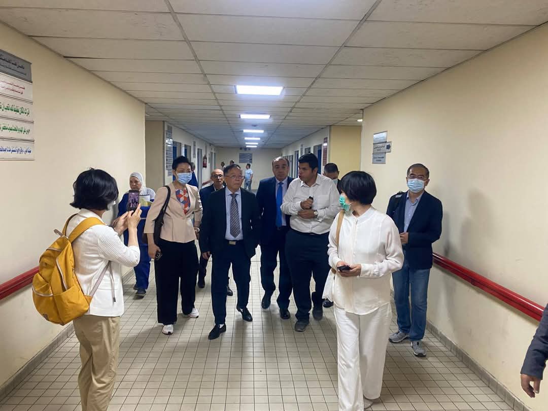 وفد صيني يزور قصر العيني الفرنساوي