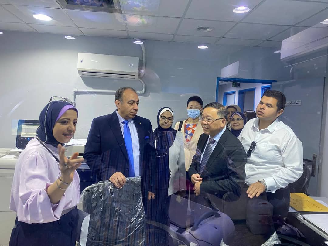 وفد صيني يزور قصر العيني الفرنساوي