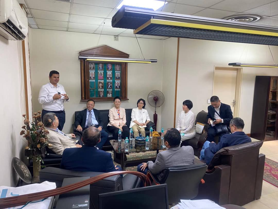 وفد صيني يزور قصر العيني الفرنساوي