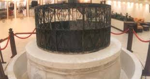 ‫زمزم".. قصة بئر تفجر تحت قدمى نبى الله إسماعيل رضيعا ولم يجف ماؤه منذ أكثر من 5 آلآف عام.. تساؤلات عن سر عدم نضوب مياهه.. وعلماء يجيبون: ينتمى إلى نوعية المياه الجوفية‬‎