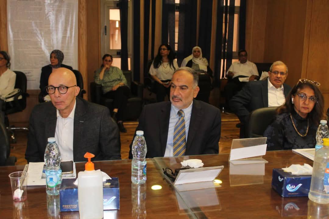 اجتماع مجلس إدارة مستشفيات جامعة القاهرة