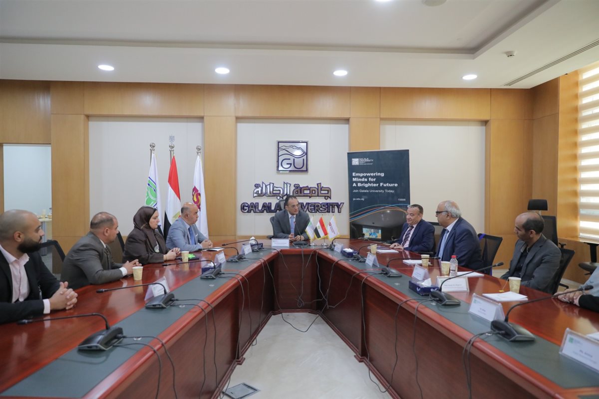 تعاون بين جامعة الجلالة ومركز الفلزات