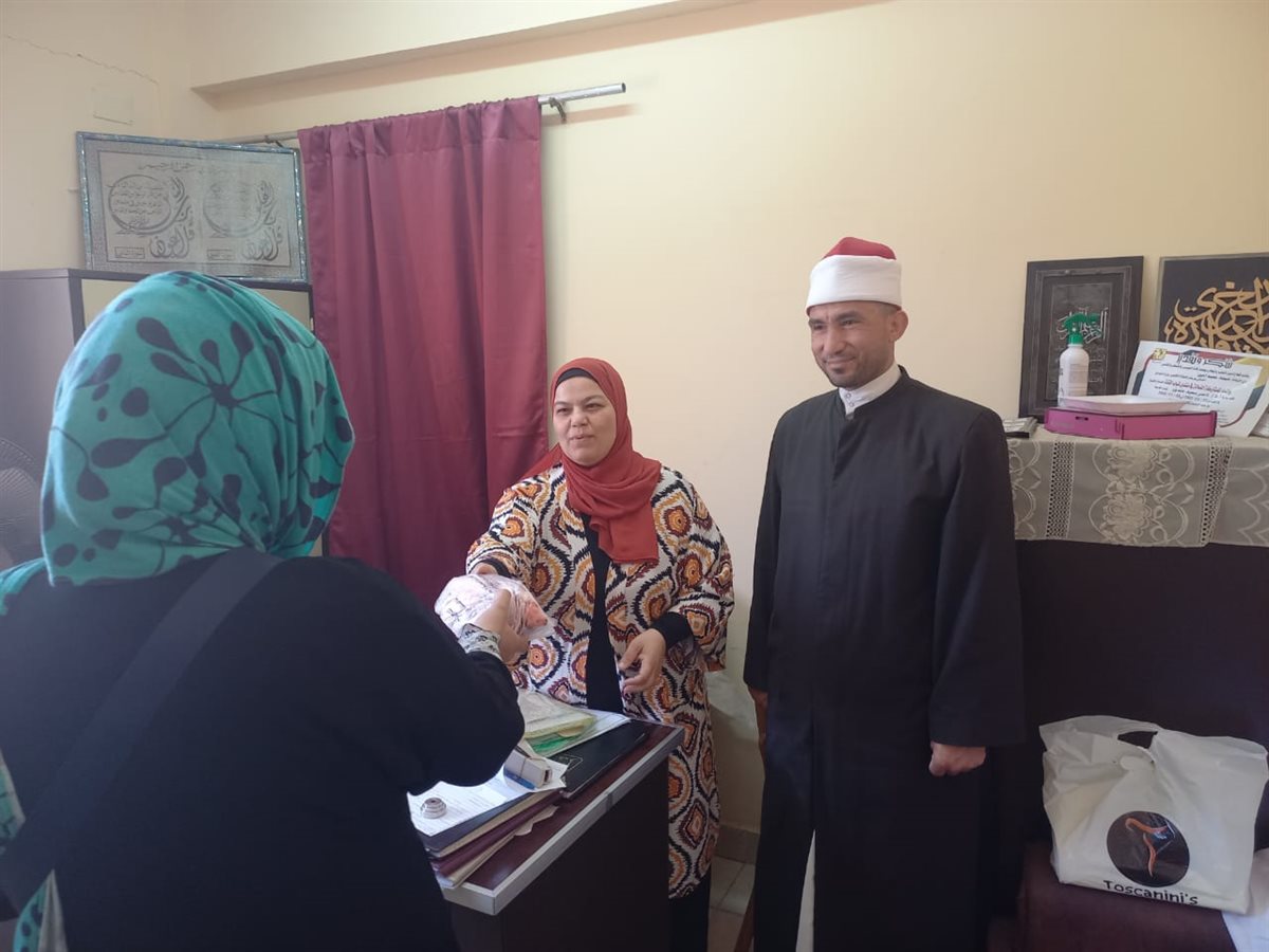 جانب من عملية التوزيع، فيتو