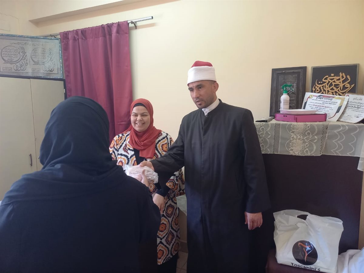 جانب من عملية التوزيع، فيتو